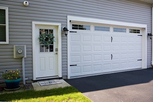 24/7 Emergency Garage Door Panel Replacement experts in Lyles, TN